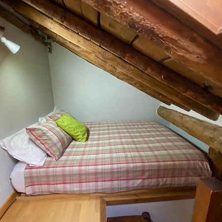 Loft De La Place Bourg-Madame Luaran gambar
