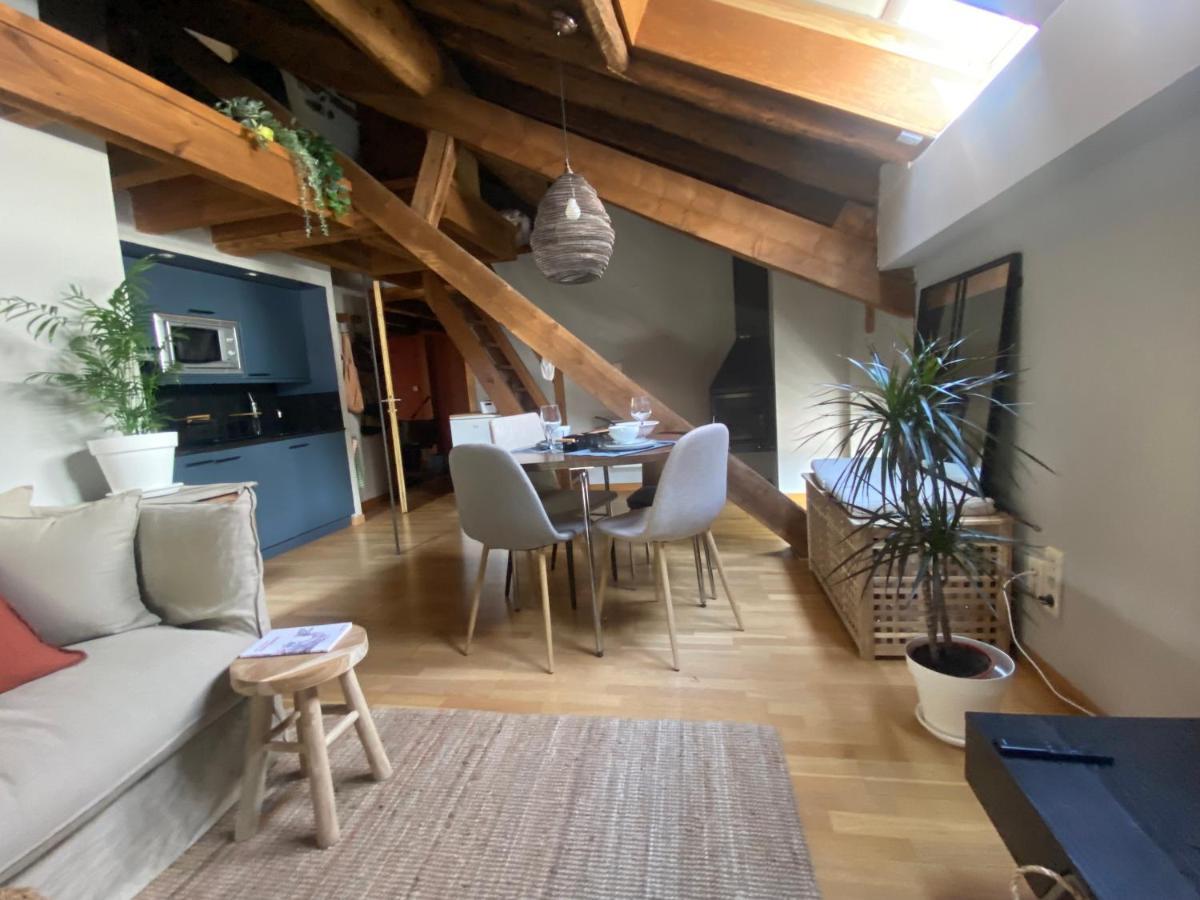 Loft De La Place Bourg-Madame Luaran gambar