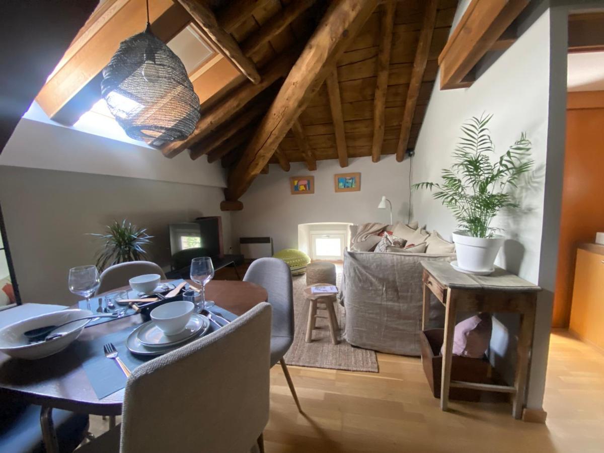 Loft De La Place Bourg-Madame Luaran gambar