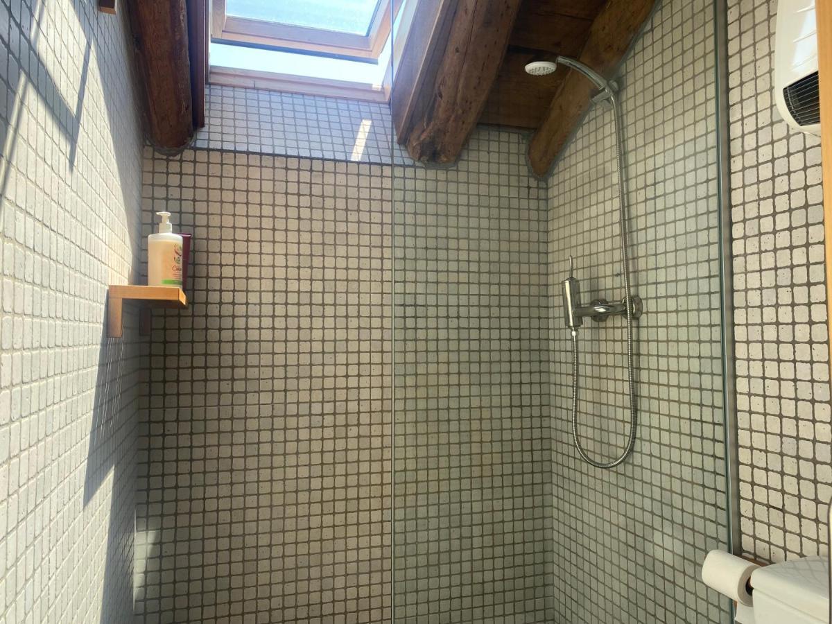 Loft De La Place Bourg-Madame Luaran gambar