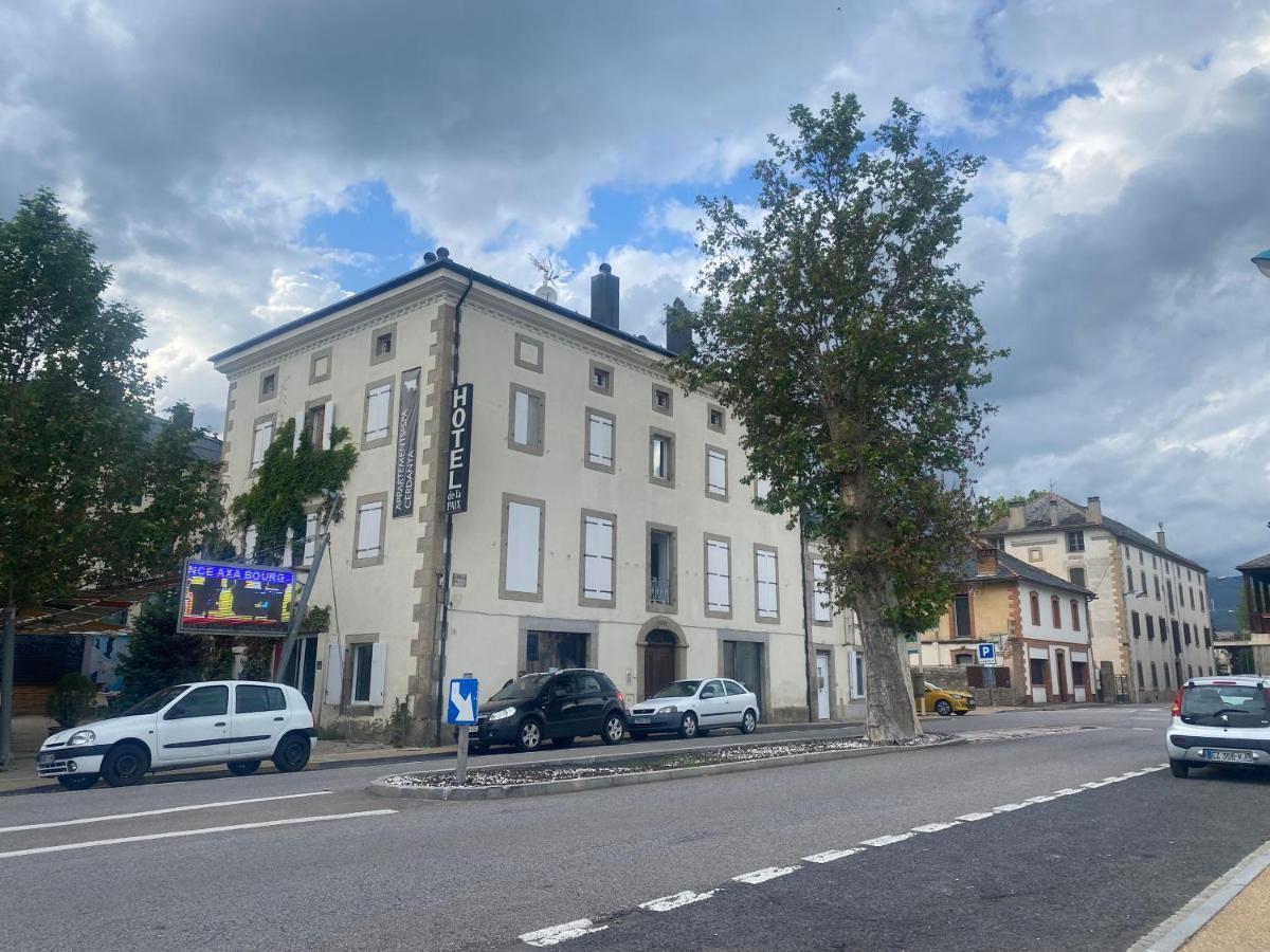Loft De La Place Bourg-Madame Luaran gambar