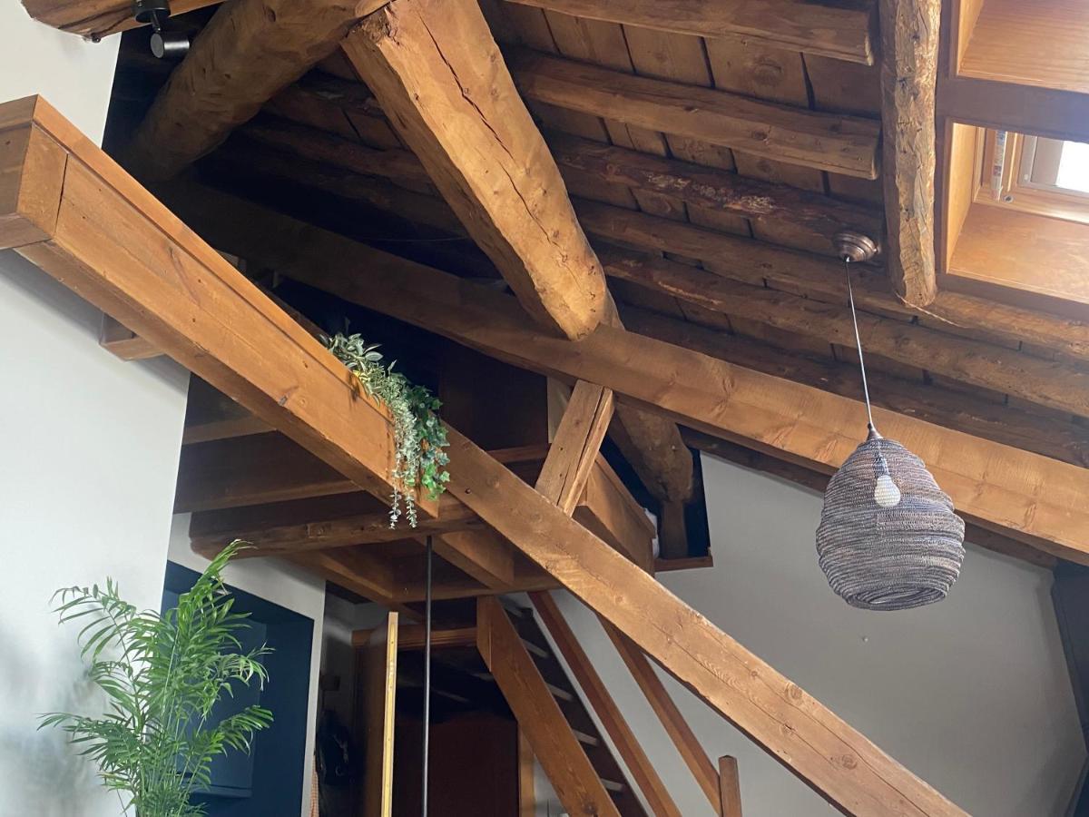 Loft De La Place Bourg-Madame Luaran gambar