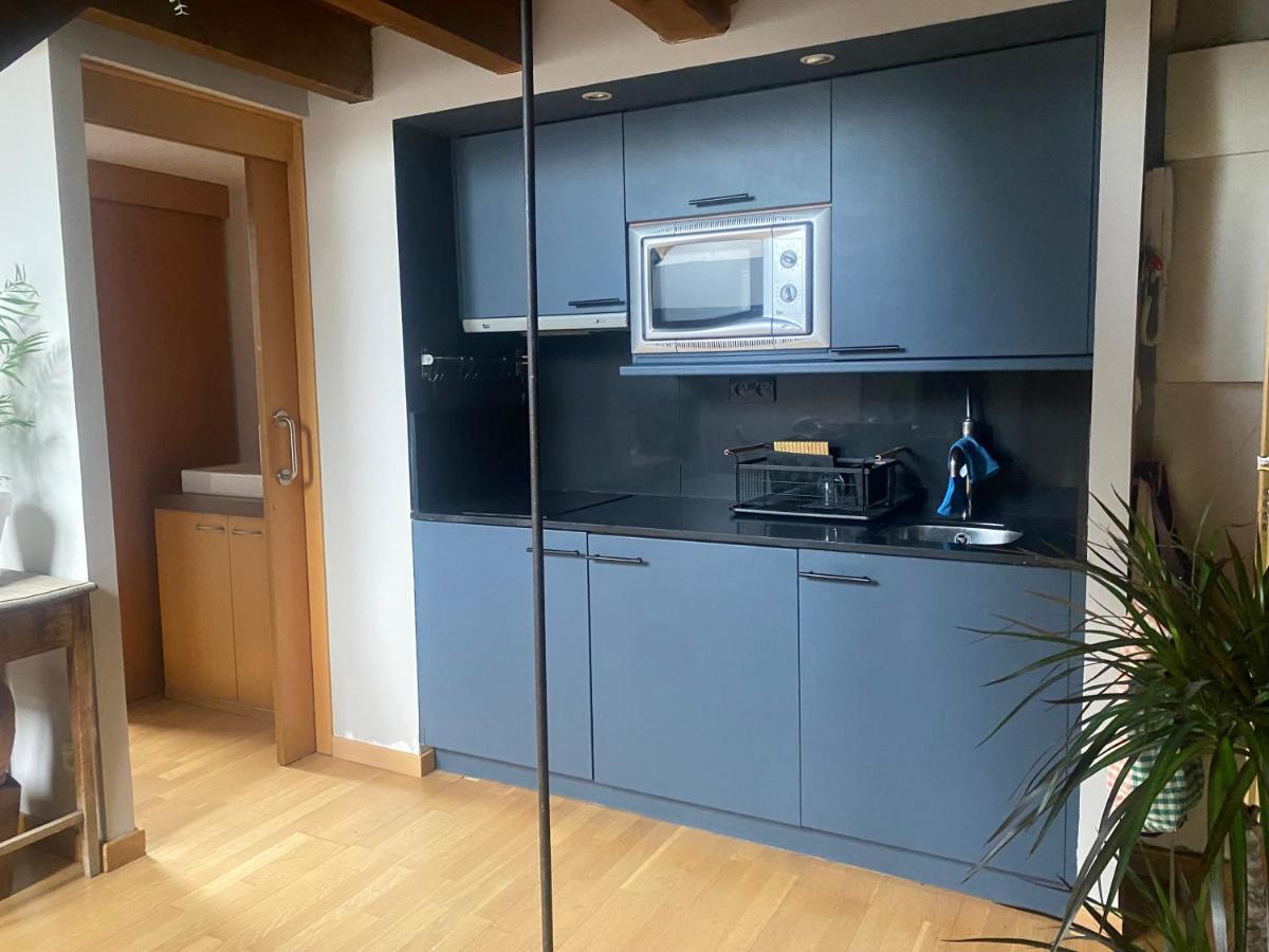 Loft De La Place Bourg-Madame Luaran gambar