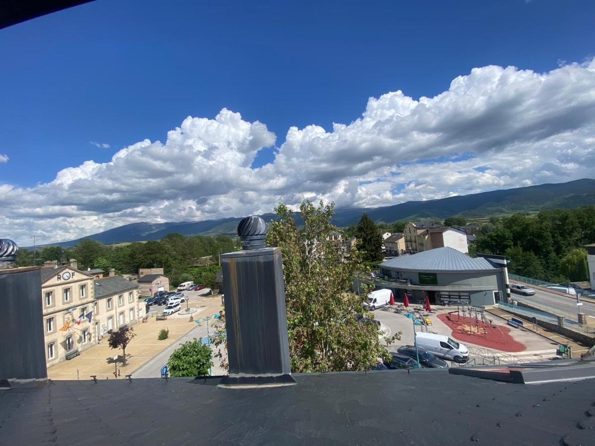 Loft De La Place Bourg-Madame Luaran gambar