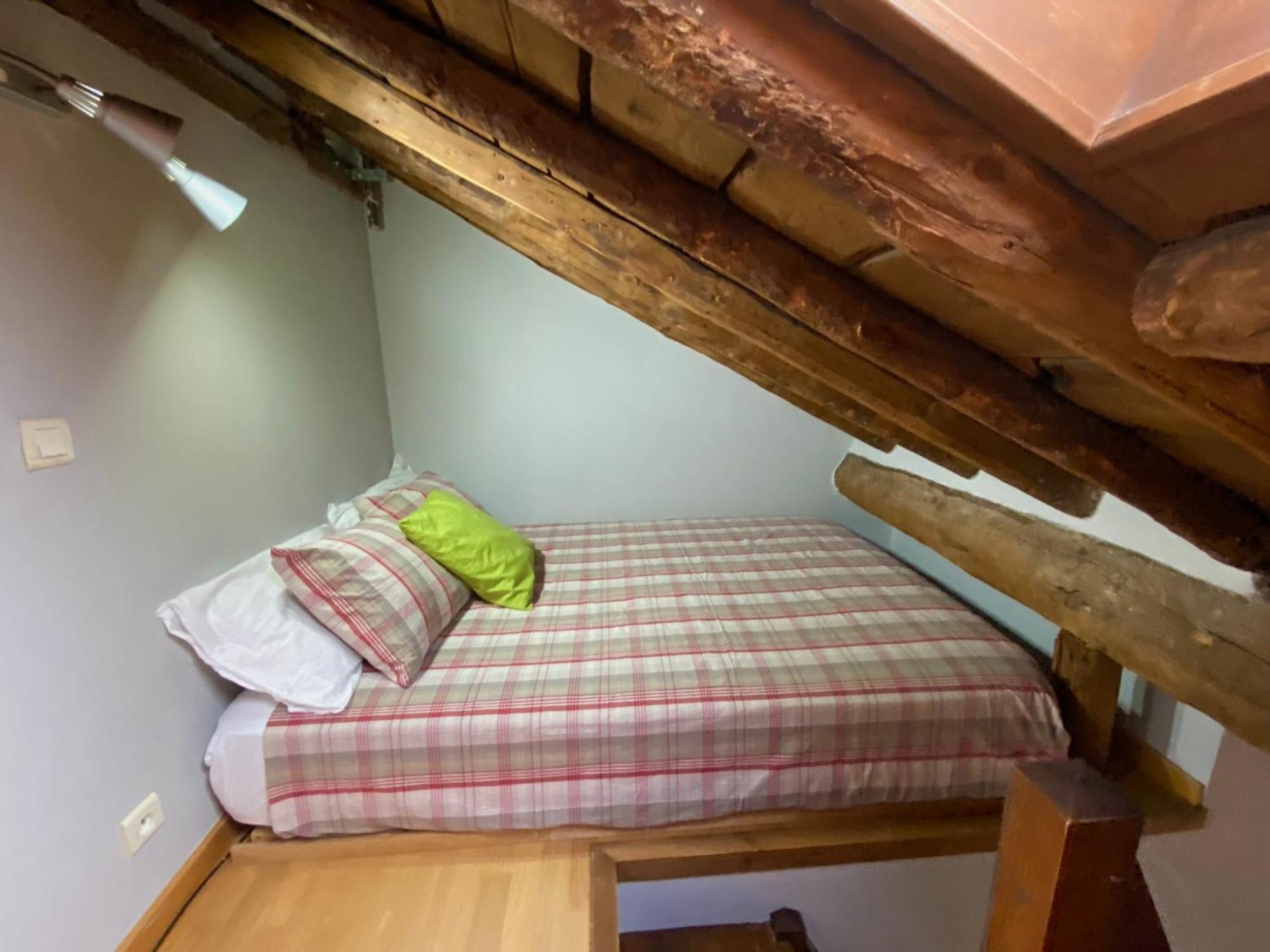 Loft De La Place Bourg-Madame Luaran gambar